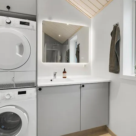 4 Bedroom Lovely In Feriehus Liseleje