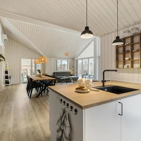 Дом отдыха 4 Bedroom Lovely In