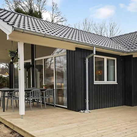 4 Bedroom Lovely In * Liseleje