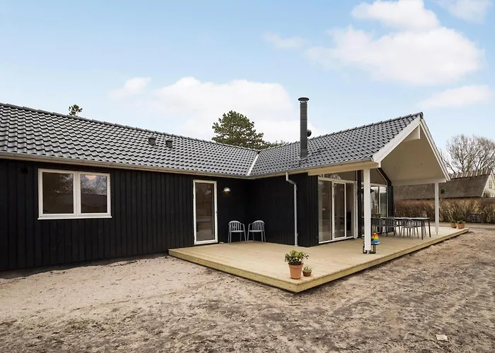 Дом отдыха 4 Bedroom Lovely In *
